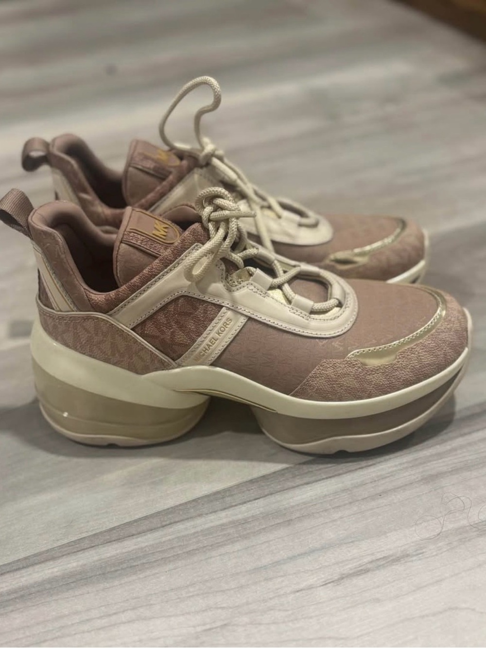 Michael Kors Women’s Olympia Trainer Extreme Sig Semi Lux Sneaker Size 8 - Picture 3 of 7